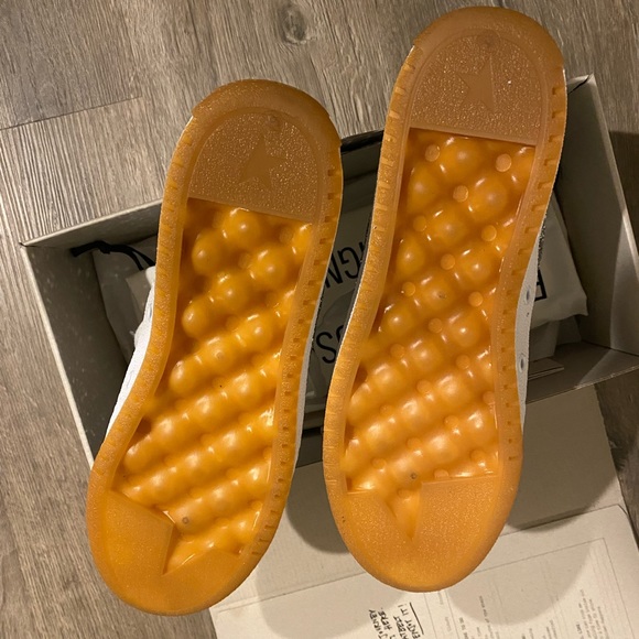 Golden Goose silver Yeah shoes.  Size 41 .  Only worn once. - Picture 3 of 4